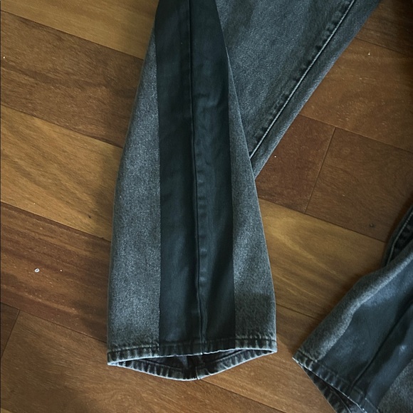 Levi's “Baggy Dad” Black and Gray Loose Fitting Barrel Relaxed Jeans - NWT - Picture 10 of 15